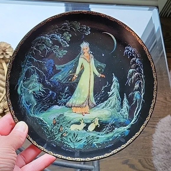 Vintage USSR Russian Folk Tale Vinogradoff Palekh Plates Handpainted Collectible - Picture 2 of 16